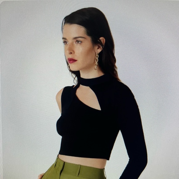 BCBG MaxAzria Asymmetrical one sleeve crop top - Picture 8 of 8